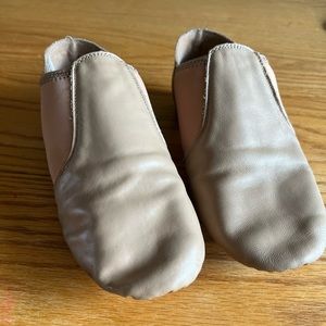 Stelle girls nude jazz shoes size 3.5